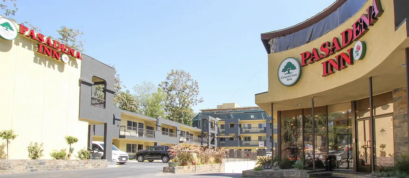 Front entrance and parking area of GreenTree Pasadena Inn in central Pasadena