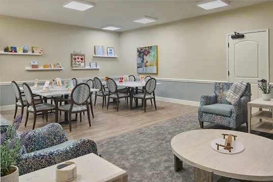 Comfortable activity and lounge room at MorningStar Senior Living Pasadena with seating and tables